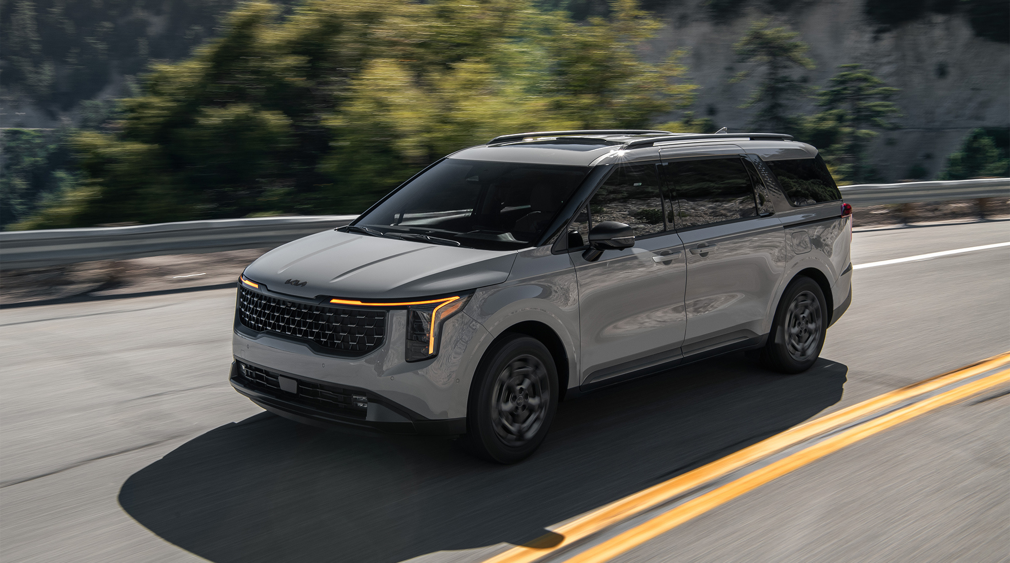 Carnival MPV Hybrid vs Sorento Plug-in Hybrid: Which is Best for You?